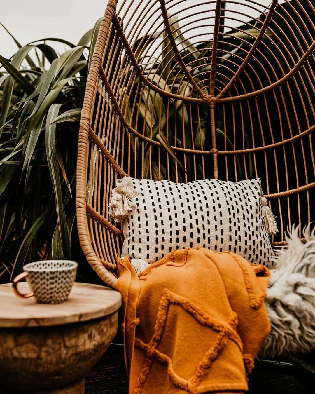 Beliani Rottinkinen Korituoli Jalustalla Beige CASOLI 10 Beliani Rottinkinen Korituoli Jalustalla Beige CASOLI - Image 8