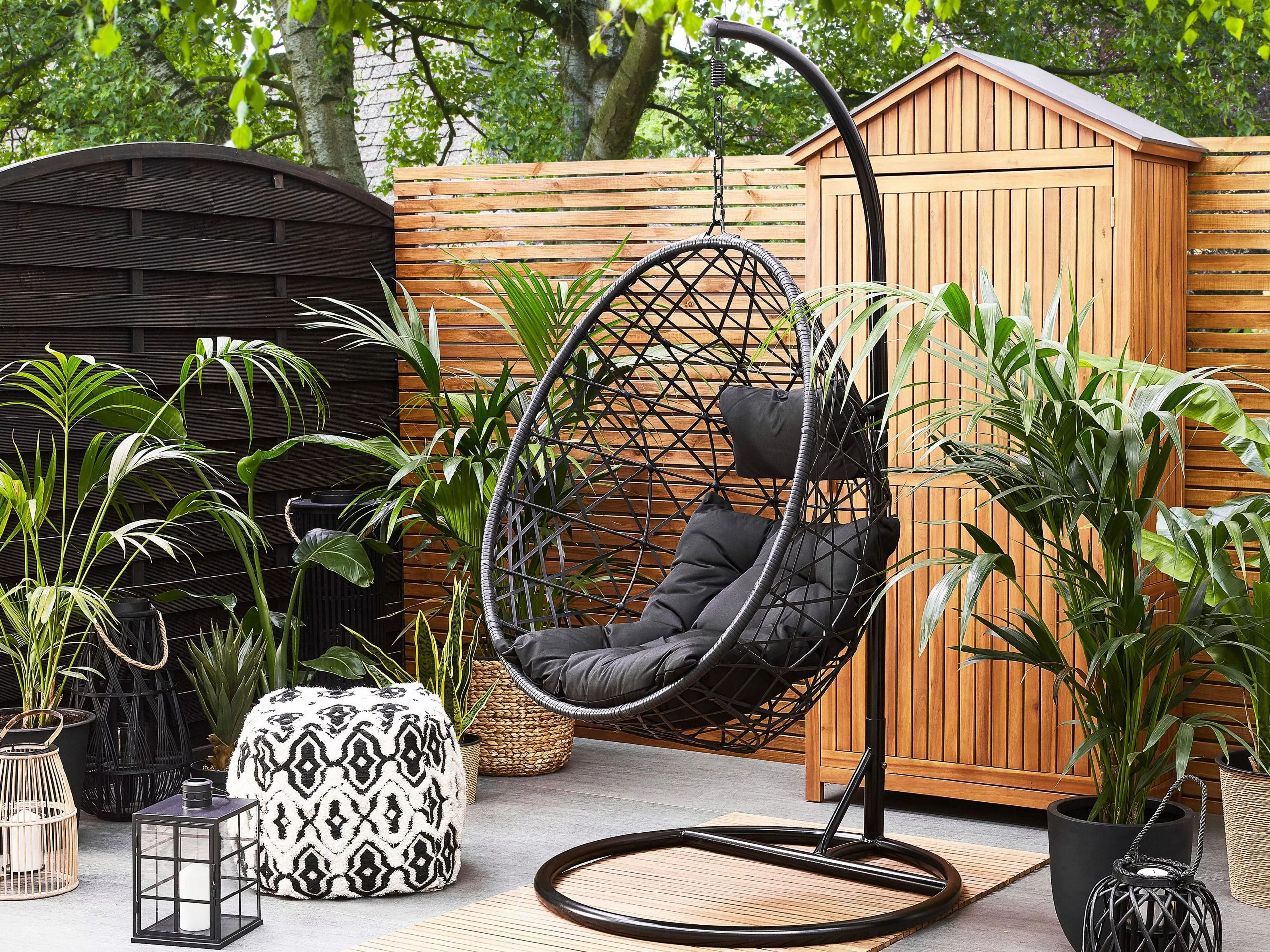 Beliani Riipputuoli Jalustalla Musta ALATRI - Image 8