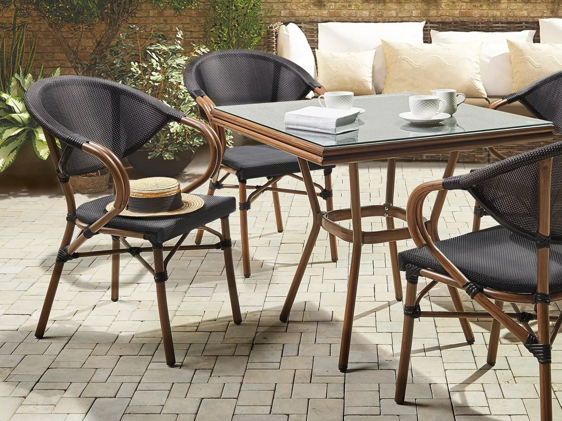 Beliani Puutarhatuoli Alumiini Tumma Puu/musta 4 Kpl CASPRI 4 Beliani Puutarhatuoli Alumiini Tumma Puu/musta 4 Kpl CASPRI - Image 2