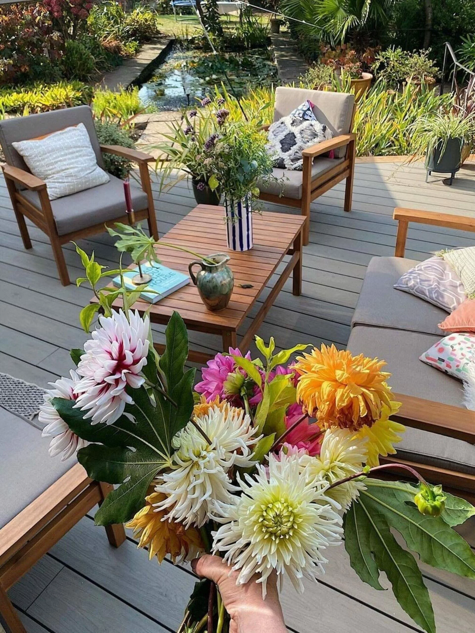 Beliani 4-istuttava Ulkosohvaryhmä Akasiapuu Ruskeanharmaa MANILA - Image 5