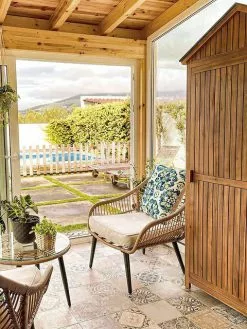 Beliani Puutarhakaappi Akasiapuu Ruskea 100 X 200 Cm SAVOCA -Beliani-myymälä undef src sa picid 811732 type whitesh image