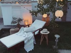 Beliani Puinen Aurinkotuoli Luonnonvalkoisella Pehmusteella TOSCANA -Beliani-myymälä undef src sa picid 812987 type whitesh image