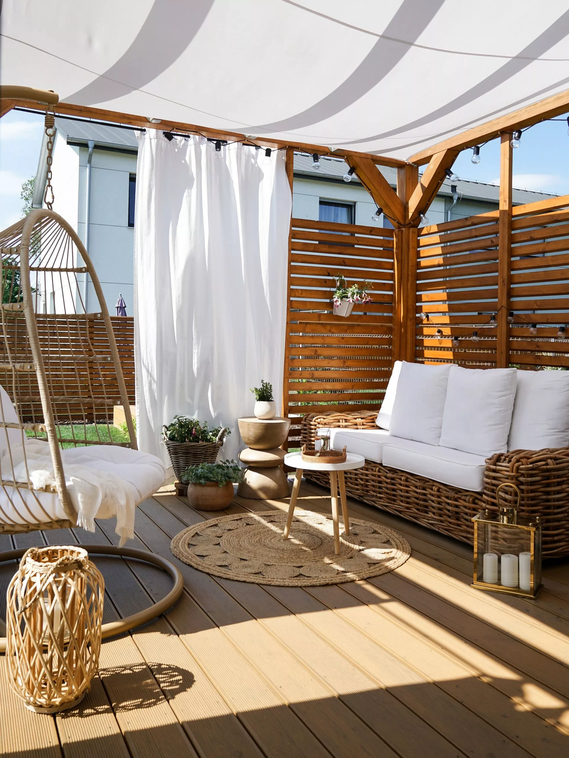 Beliani Riipputuoli Jalustalla Rottinkinen Musta ALBA - Image 5