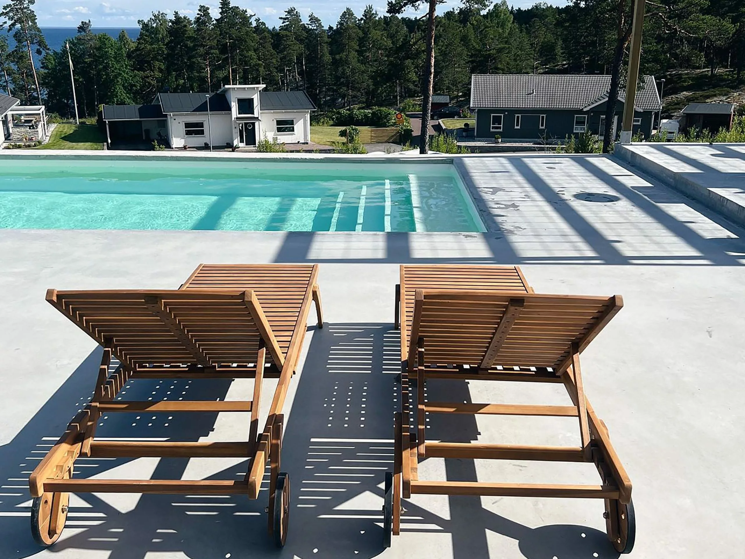 Beliani Vaalea Akaasiapuinen Aurinkotuoli CESANA - Image 3