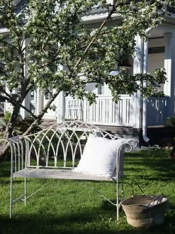 Beliani Valkoinen Rautainen Puutarhapenkki 130 Cm MILAZZO -Beliani-myymälä undef src sa picid 829475 type whitesh image