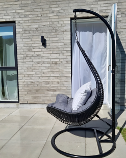 Beliani Riipputuoli Jalustalla Rottinkinen Musta ATRI -Beliani-myymälä undef src sa picid 846317 type whitesh image